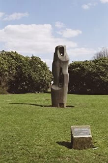 Kenwood House gardens Collection: Monolith (Empyrean) Sculpture in Grounds of Kenwood