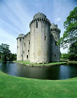 Medieval Architecture Collection: Nunney Castle J020097