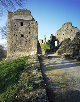 <b class=qtipBold><figcaption>Okehampton Castle J970144</figcaption></b><br>OKEHAMPTON CASTLE, Devon. East lodgings. Exterior East garderobe and Gatehouse from the East.<br><em>© David Garner</em> Okehampton Castle J970144
