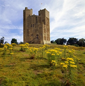 <b class=qtipBold><figcaption>Orford Castle K020768</figcaption></b><br>ORFORD CASTLE, Suffolk. A view of the Keep from the south west, showing entrance through the forebuilding at first floor level.<br><em>© Historic England</em> Orford Castle K020768