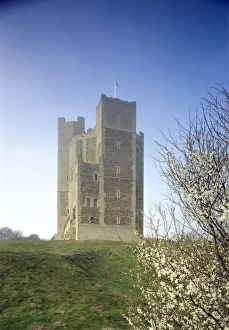 <b class=qtipBold><figcaption>Orford Castle K030462</figcaption></b><br>ORFORD CASTLE, Suffolk. View of the royal castle built for coastal defence, 1165-1172.<br><em>© Historic England</em> Orford Castle K030462