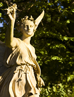<b class=qtipBold><figcaption>Osborne House statue N071181</figcaption></b><br>OSBORNE HOUSE, Isle of Wight. Detail of statue of winged victory.<br><em>© Historic England</em> Osborne House statue N071181