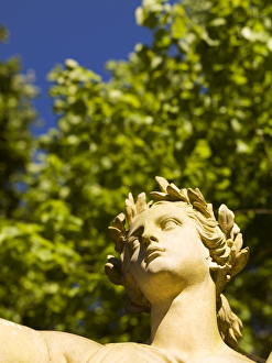 <b class=qtipBold><figcaption>Osborne House statue N071182</figcaption></b><br>OSBORNE HOUSE, Isle of Wight. Detail of statue of winged victory.<br><em>© Historic England</em> Osborne House statue N071182