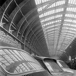 Automobiles Collection: Paddington Station a061939