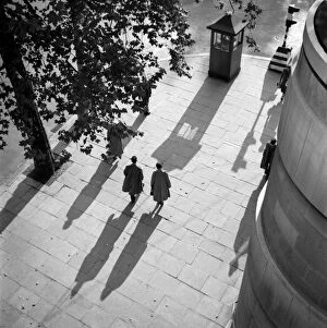 Oblique Gallery: Pedestrians, London a001643
