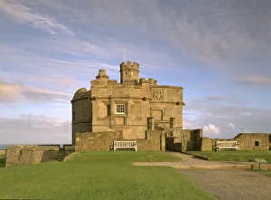<b class=qtipBold><figcaption>Pendennis Castle K980584</figcaption></b><br>PENDENNIS CASTLE, Falmouth, Cornwall. The keep at sunset.<br><em>© Historic England</em> Pendennis Castle K980584