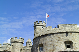 <b class=qtipBold><figcaption>Pendennis Castle N060663</figcaption></b><br>PENDENNIS CASTLE, Falmouth, Cornwall. A view of the battlements.<br><em>© Historic England</em> Pendennis Castle N060663