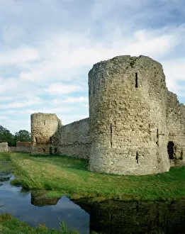 Castles of the South East Gallery: Pevensey Castle J940502