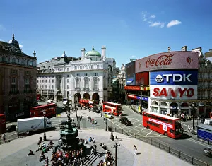 <b class=qtipBold><figcaption>Piccadilly Circus J070042</figcaption></b><br>PICCADILLY CIRCUS, City of Westminster, London. Elevated view.<br><em>© Historic England</em> Piccadilly Circus J070042