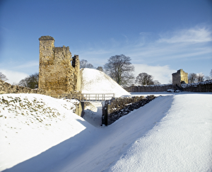 <b class=qtipBold><figcaption>Pickering Castle K990251</figcaption></b><br>PICKERING CASTLE, North Yorkshire. View of Coleman Tower and Diate Hill Tower in the snow.<br><em>© Andrew Tryner</em> Pickering Castle K990251