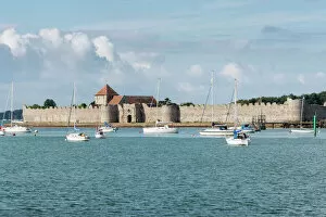 Castles of the South East Gallery: Portchester Castle DP184515