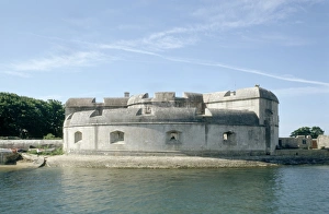<b class=qtipBold><figcaption>Portland Castle K981926</figcaption></b><br>PORTLAND CASTLE, Dorset. View of the castle across the sea from the north.<br><em>© Historic England</em> Portland Castle K981926