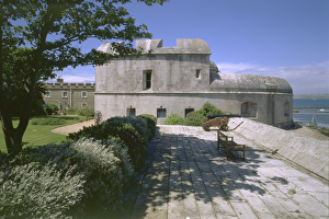 <b class=qtipBold><figcaption>Portland Castle K981928</figcaption></b><br>PORTLAND CASTLE, Dorset. View of the castle and gun platform from the east.<br><em>© Historic England</em> Portland Castle K981928