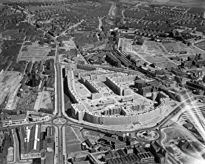 <b class=qtipBold><figcaption>Quarry Hill Flats, Leeds EPW061489</figcaption></b><br>Quarry Hill Flats, Leeds, West Yorkshire. Aerial view of the housing estate, 2nd June 1939. Aerofilms Collection.<br><em>© Historic England Archive</em> Quarry Hill Flats, Leeds EPW061489