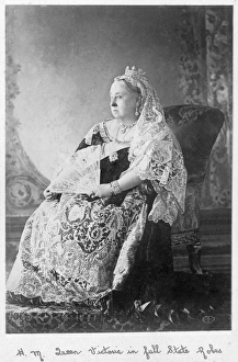 Monarchy Gallery: Queen Victoria in full State Robes D880020b