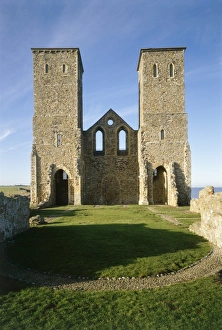 <b class=qtipBold><figcaption>Reculver Towers K960841</figcaption></b><br>RECULVER TOWERS AND ROMAN FORT, Kent. View looking west of the interior face of Reculver Church.<br><em>© Historic England</em> Reculver Towers K960841