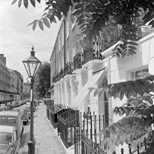 1960 to the present day Collection: Residential street in London a064802