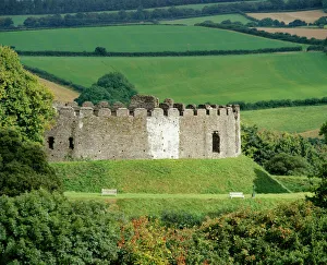 <b class=qtipBold><figcaption>Restormel Castle K010870</figcaption></b><br>RESTORMEL CASTLE, Cornwall. View from the South West.<br><em>© Historic England</em> Restormel Castle K010870
