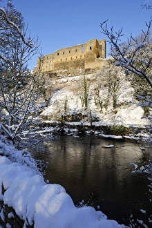 <b class=qtipBold><figcaption>Richmond Castle N100132</figcaption></b><br>RICHMOND CASTLE, North Yorkshire. View across the River Swale showing Scolland's Hall perched above the river. Snow covered landscape.<br><em>© Historic England</em> Richmond Castle N100132
