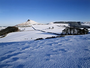 <b class=qtipBold><figcaption>Roseberry Topping K011548</figcaption></b><br>ROSEBERRY TOPPING, North Yorkshire. Snow view of hill on North Yorkshire moors.<br><em>© Historic England</em> Roseberry Topping K011548