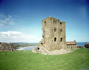 Yorkshire Castles Gallery: Scarborough Castle J940083
