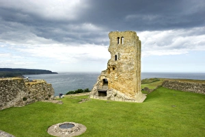 Yorkshire Castles Gallery: Scarborough Castle N110187
