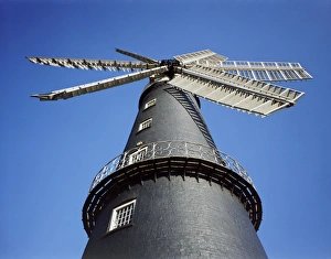 <b class=qtipBold><figcaption>Sibsey Trader Windmill J840148</figcaption></b><br>SIBSEY TRADER WINDMILL, Lincolnshire. View up towards the sails. Built in 1877.<br><em>© Historic England</em> Sibsey Trader Windmill J840148
