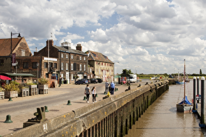 <b class=qtipBold><figcaption>South Quay Kings Lynn DP217307</figcaption></b><br>King's Lynn, Norfolk. South Quay from north west.<br><em>© Historic England Archive</em> South Quay Kings Lynn DP217307
