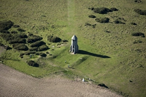<b class=qtipBold><figcaption>St Catherine's Oratory N100760</figcaption></b><br>ST CATHERINE'S ORATORY, Isle of Wight. Aerial view showing earthworks.<br><em>© Historic England</em> St Catherine's Oratory N100760