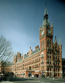 <b class=qtipBold><figcaption>St Pancras Chambers J950053</figcaption></b><br>ST PANCRAS CHAMBERS, London. Exterior view from the south east.<br><em>© Historic England</em> St Pancras Chambers J950053