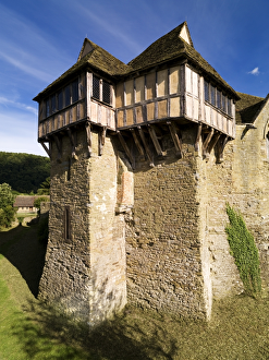 <b class=qtipBold><figcaption>Stokesay Castle N080446</figcaption></b><br>STOKESAY CASTLE, Shropshire. View of the North Tower.<br><em>© Historic England</em> Stokesay Castle N080446