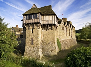 <b class=qtipBold><figcaption>Stokesay Castle N080447</figcaption></b><br>STOKESAY CASTLE, Shropshire. View from the north showing the Tower and the Hall beyond.<br><em>© Historic England</em> Stokesay Castle N080447