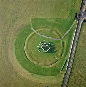 Aerial Views Collection: Stonehenge N070698