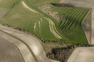 <b class=qtipBold><figcaption>Strip lynchets 27608_003</figcaption></b><br>Ridgeway Farm, Wiltshire. Strip lynchets. These are remnant terraces forming part of an ancient field system. Photographed in February 2013. SU2482/32.<br><em>© Historic England</em> Strip lynchets 27608_003