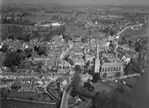 <b class=qtipBold><figcaption>Tetbury HAW_9427_08</figcaption></b><br>TETBURY, Cotswold District, Gloucestershire. Aerial view, 19th April 1952.<br><em>© Historic England Archive</em> Tetbury HAW_9427_08