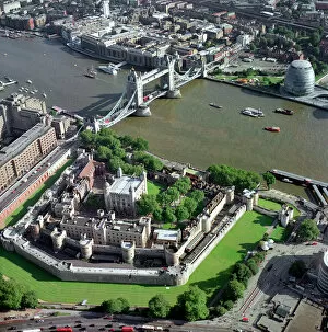 Medieval Architecture Gallery: Tower of London & Tower Bridge 21766_20