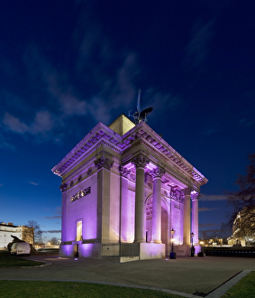 <b class=qtipBold><figcaption>Wellington Arch N090053</figcaption></b><br>THE WELLINGTON ARCH, Hyde Park Corner, London. View of the arch, floodlit for a hospitality event.<br><em>© Historic England</em> Wellington Arch N090053