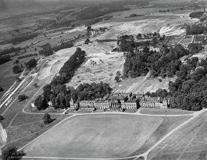 <b class=qtipBold><figcaption>Wentworth Woodhouse EAR007511</figcaption></b><br>Wentworth Woodhouse, Rotherham, South Yorkshire. Aerial view by Aeropictorial. Aerofilms Collection. August 1946.<br><em>© Historic England</em> Wentworth Woodhouse EAR007511