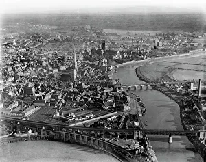 <b class=qtipBold><figcaption>Worcester in 1921 EPW005383</figcaption></b><br>WORCESTER, Worcestershire. Aerial view, from the north west, over the city centre, March 1921. Aerofilms Collection (see Links).<br><em>© Historic England</em> Worcester in 1921 EPW005383