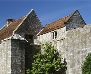 <b class=qtipBold><figcaption>Yarmouth Castle K020786</figcaption></b><br>YARMOUTH CASTLE, Isle of Wight. Detailed view of the buildings.<br><em>© Historic England</em> Yarmouth Castle K020786