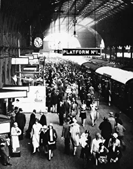 Crowd Collection: Platform 1 at Paddington Station, 1929