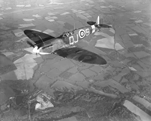 <b class=qtipBold><figcaption>Spitfire VB of 92 Sqn</figcaption></b><br>Supermarine Spitfire VB of 92 Squadron RAF<br><em>© Charles Brown Collection, Royal Air Force Museum</em> Spitfire VB of 92 Sqn