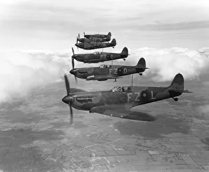 <b class=qtipBold><figcaption>Supermarine Spitfire I</figcaption></b><br>Supermarine Spitfire I aircraft of 65 Squadron RAF, Hornchurch, 1939<br><em>© RAF 2007 - All Rights Reserved</em> Supermarine Spitfire I