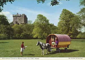 Blarney Collection: Horse-drawn caravan, Blarney Castle, County Cork