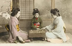 Decoration Gallery: Three Japanese Geisha girls playing Go
