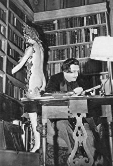 Seated Gallery: A Library Study of Salvador Dali