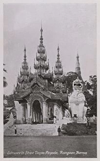 Pagoda Gallery: Myanmar - Yangon - Shwedagon Pagoda - Entrance with leogryph