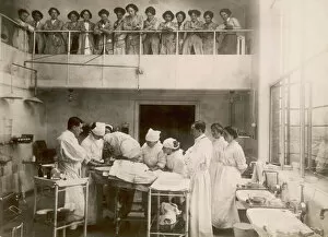 Balcony Gallery: Nurses Watch Surgery