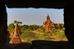 Pagoda Gallery: Pagodas and temples on the Plain of Bagan, Bagan, Myanmar