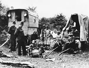 Life Style Collection: Policeman talk to Gypsies on Epsom Downs
